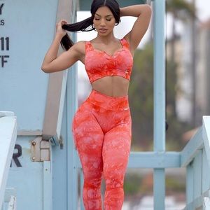 Bombshell Sportswear Hawaiian Punch snap seamless bra